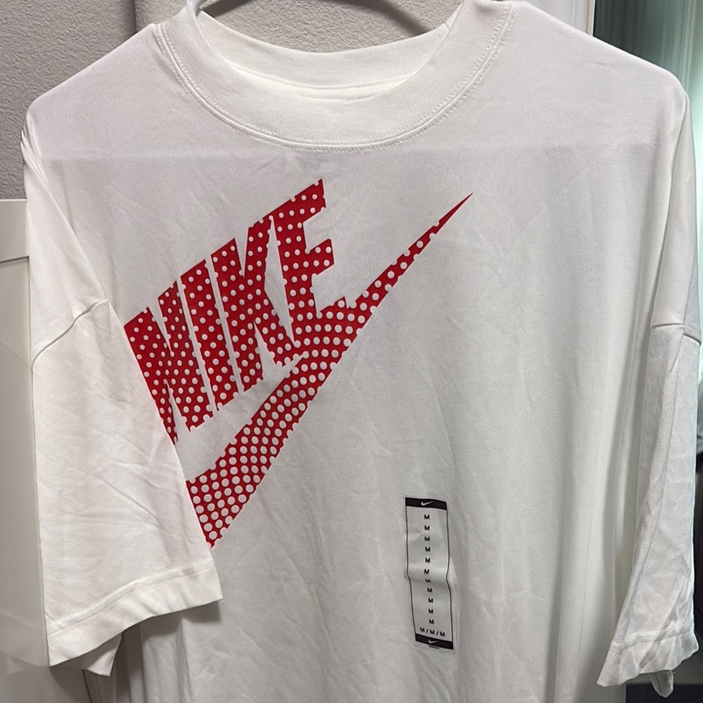 Nike White and Red Short Sleeve Tees